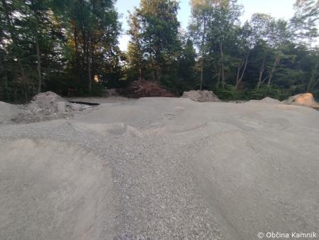 Občina Kamnik vlaga v športno infrastrukturo uredili smo dolgo pričakovani kolesarski poligon – Pumptrack Kamnik (8)